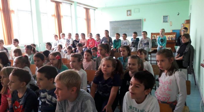 Позоришна представа “Маша креће у школу”