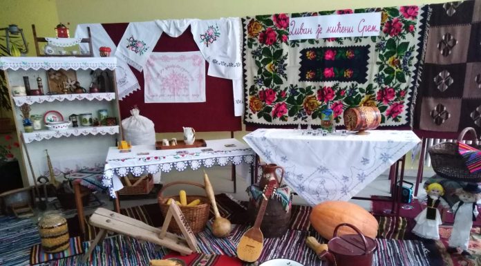 Манифестација „Диван је кићени Срем“