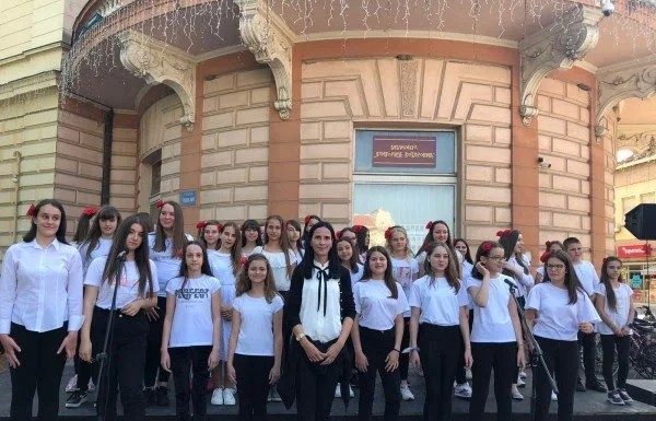 Песмом за живот